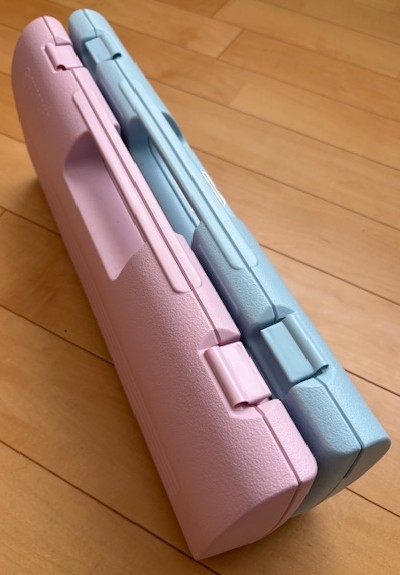 ヤマハのピンクと水色の銀盤ハーモニカ