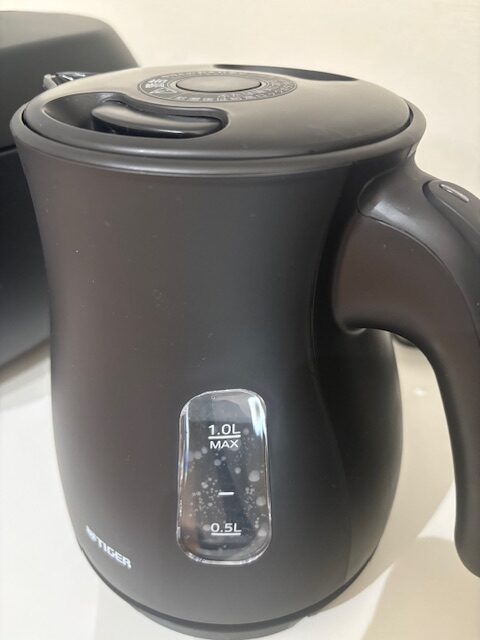 タイガーの蒸気レス電気ケトルPCV-N100が沸騰したところ